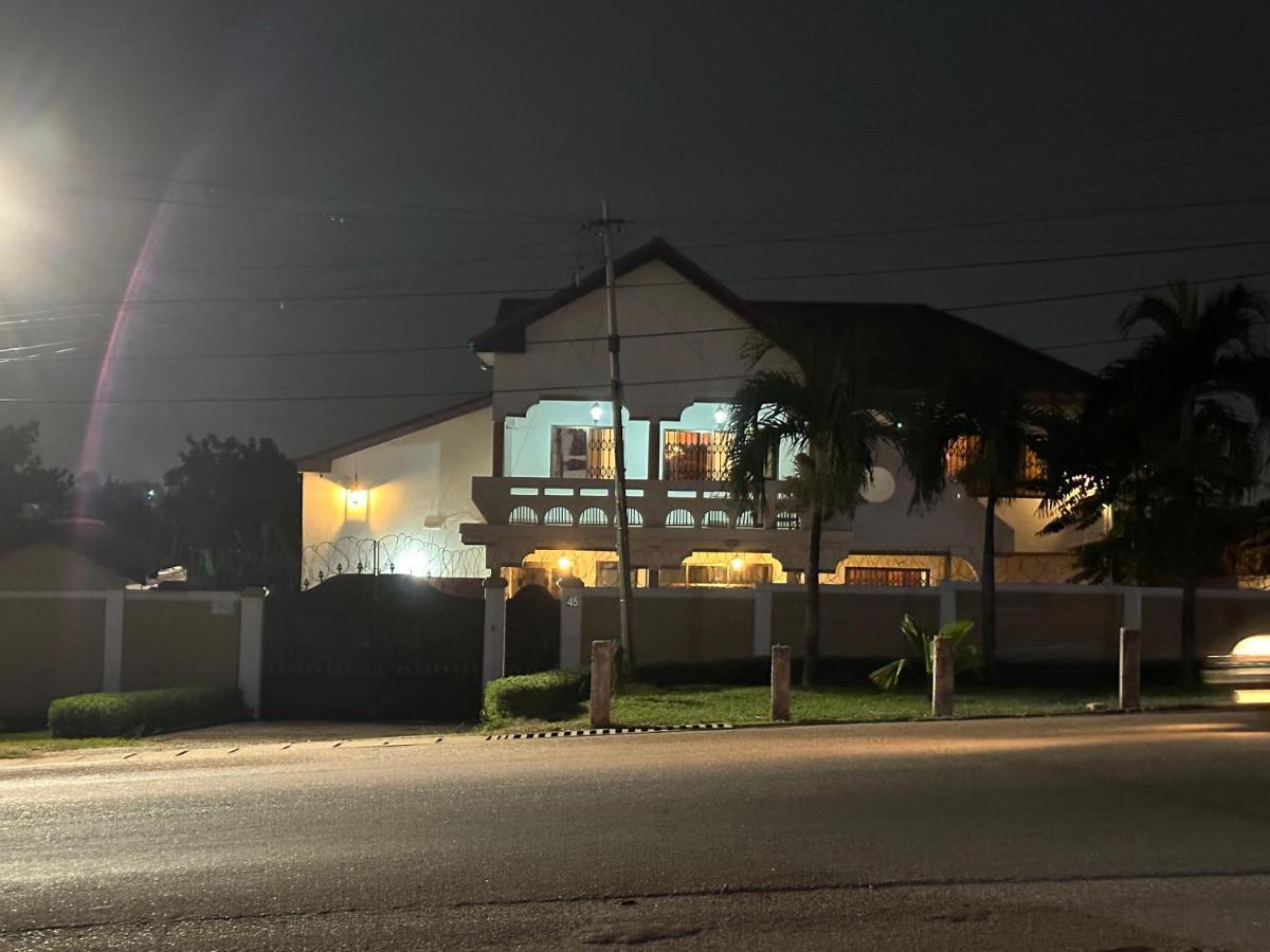 D Barfi Guesthouse, Excellent Location Kumasi Bagian luar foto