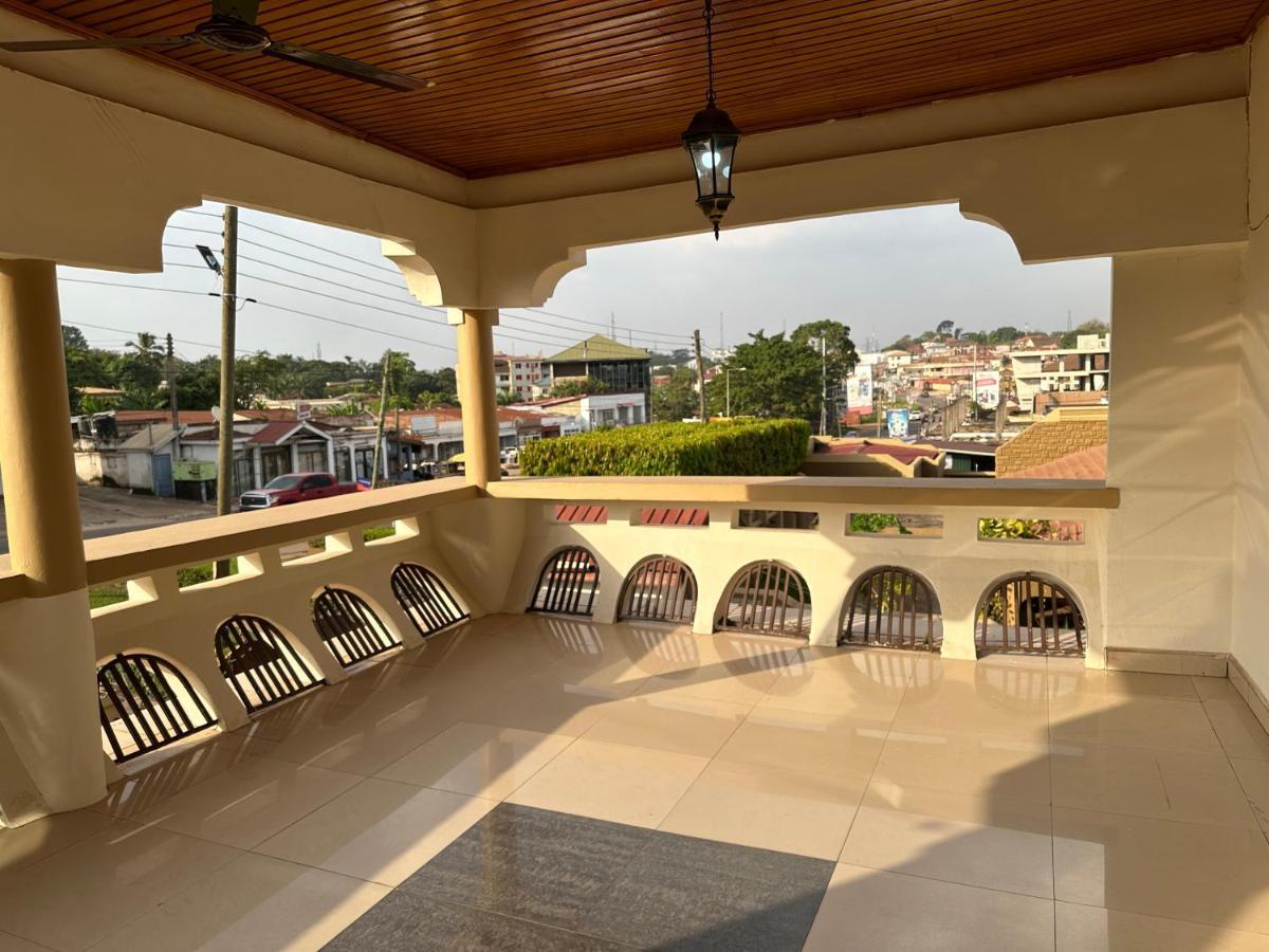 D Barfi Guesthouse, Excellent Location Kumasi Bagian luar foto