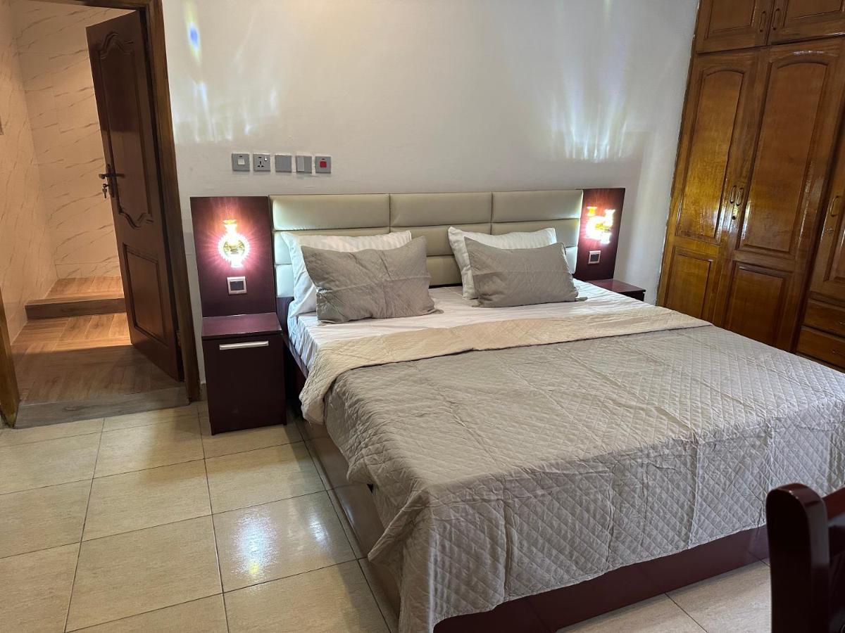 D Barfi Guesthouse, Excellent Location Kumasi Bagian luar foto