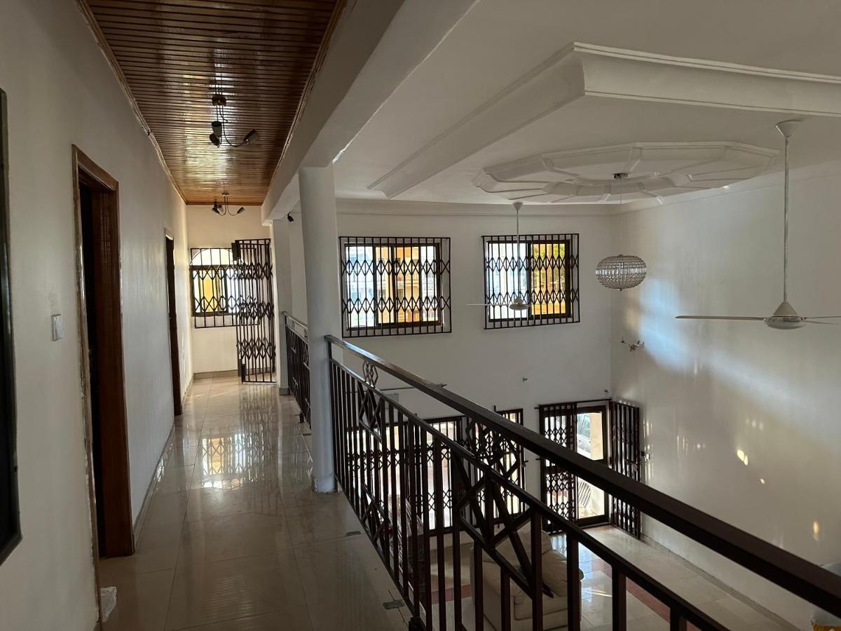 D Barfi Guesthouse, Excellent Location Kumasi Bagian luar foto