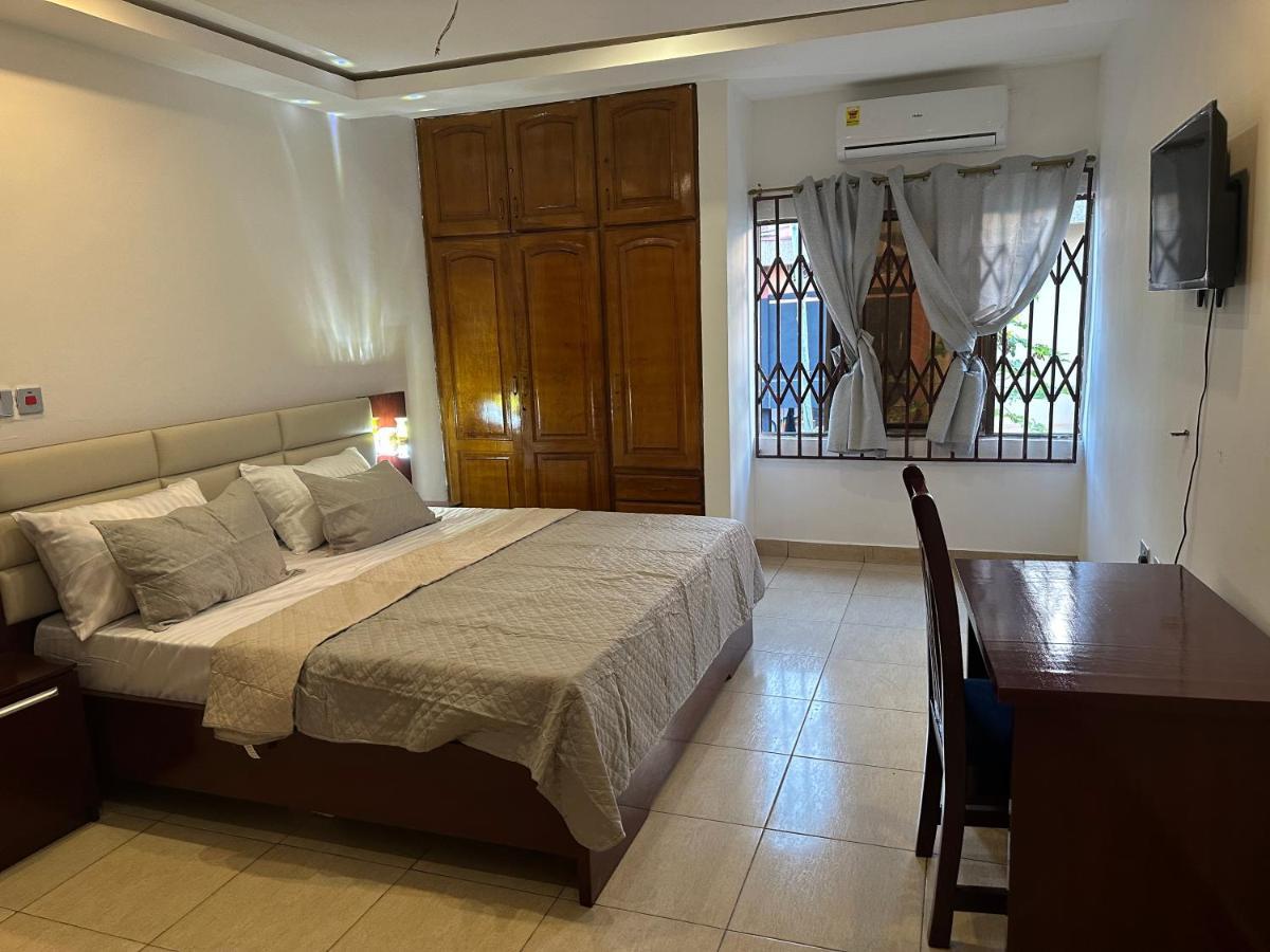D Barfi Guesthouse, Excellent Location Kumasi Bagian luar foto